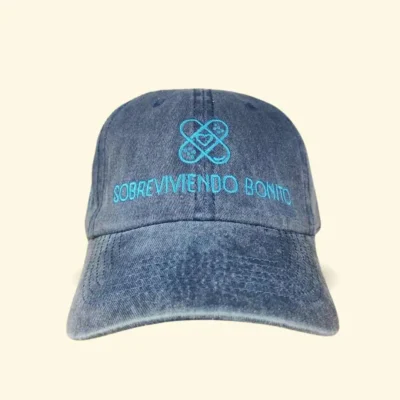 Gorra gris deslavada bordada